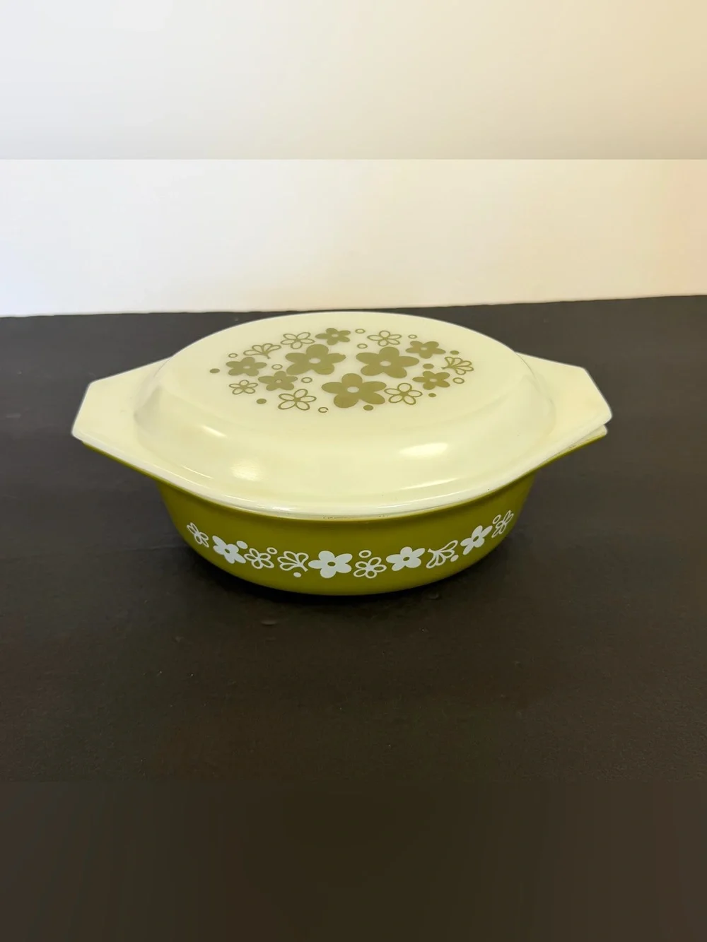 Vintage Avocado Green Spring Blossom Pyrex 1.5QT Covered Casserole
